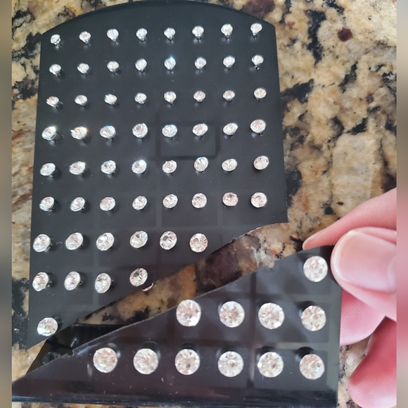 36pairs crystal zirconia earstud - Picture 4 of 5